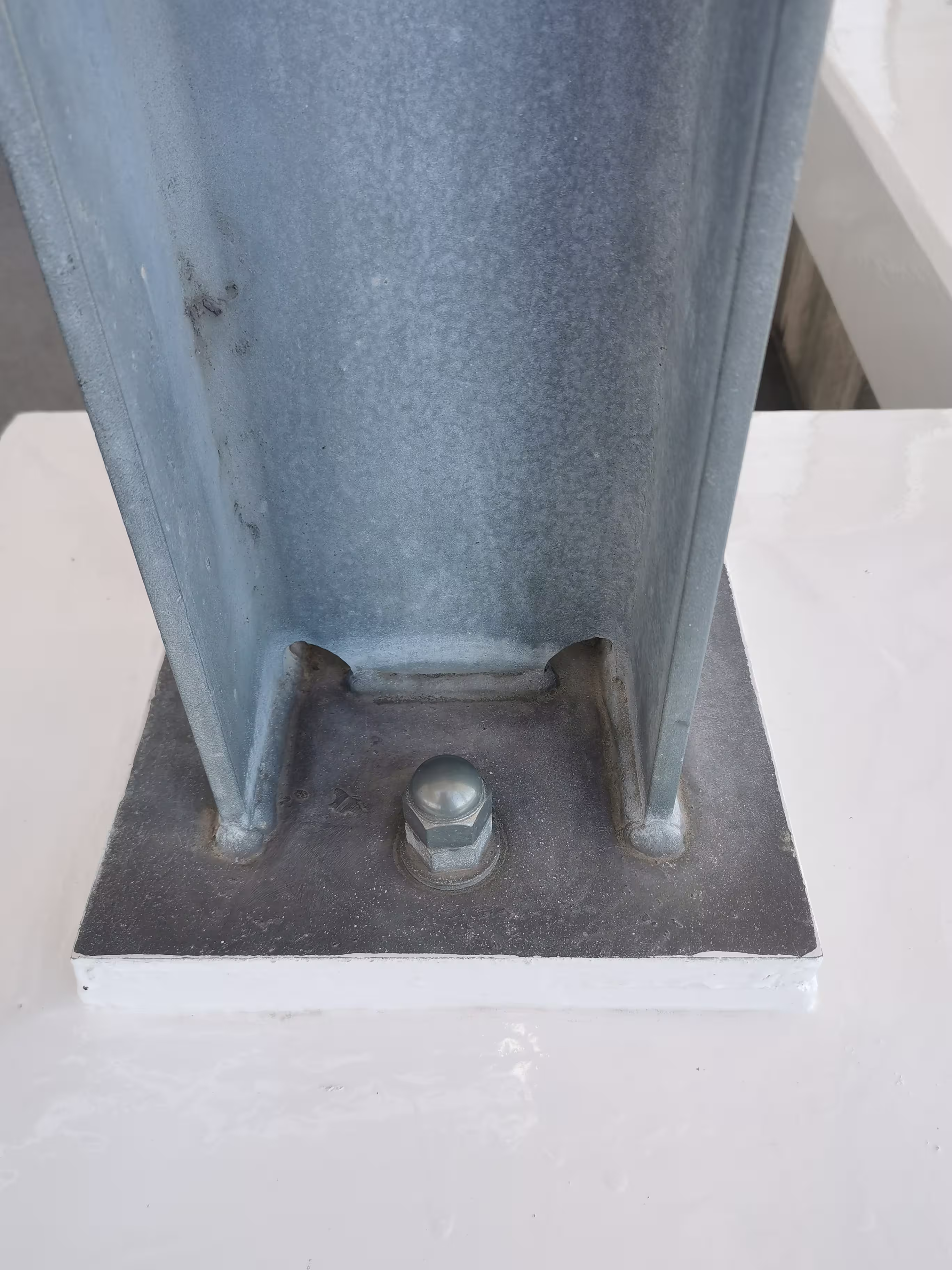 Uniones atornilladas y anclajes de escalera industrial en PLAZA Zaragoza